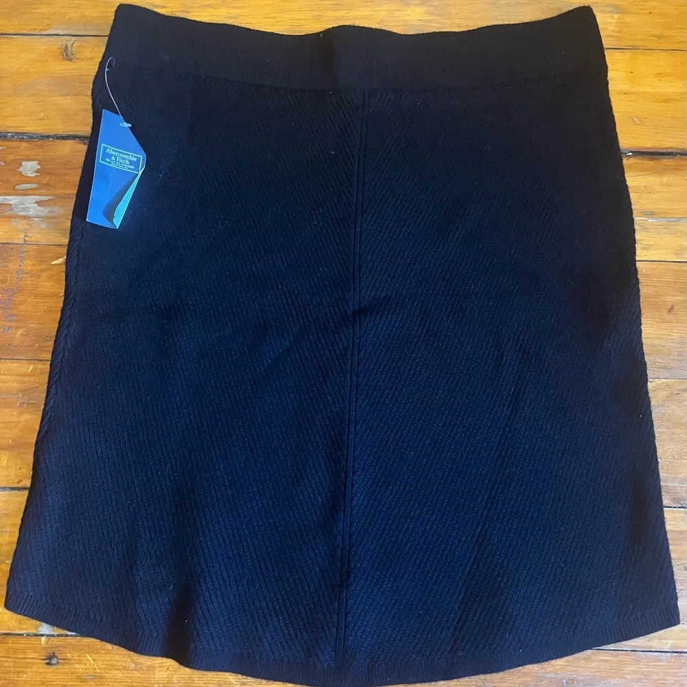 Abercrombie & Fitch Women’s Black Knit Sweater Straight Skirt Size Medium NWT’s